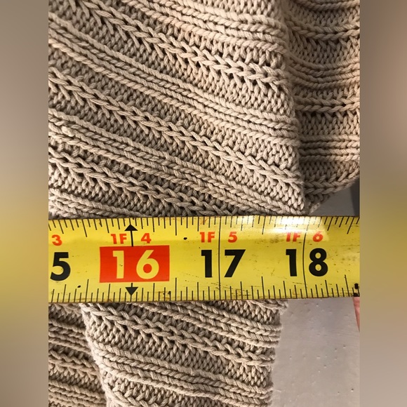 Banana Republic Short Sleeved knitted Cardigan Sweater, Size: M, & Color: Tan - Picture 8 of 8